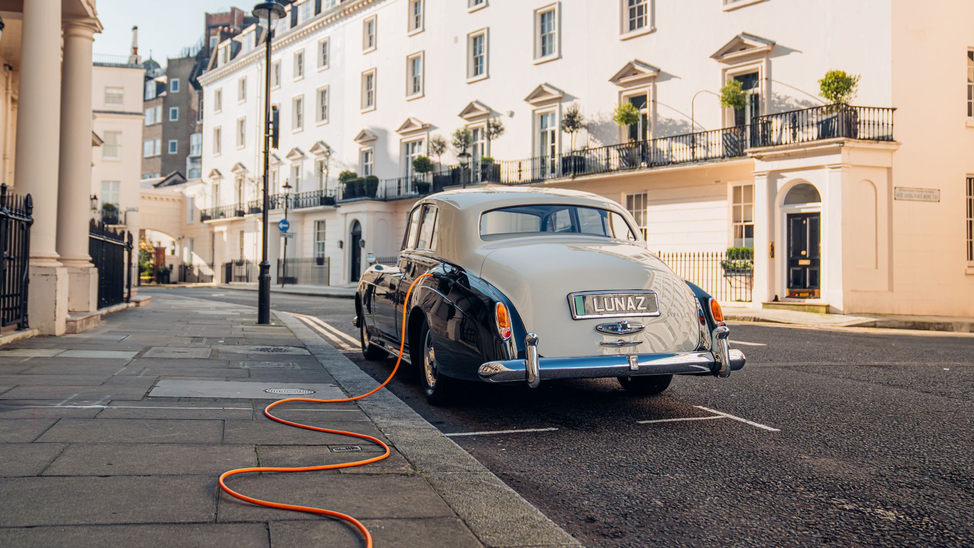 Lunaz Rolls-Royce Silver Cloud EV